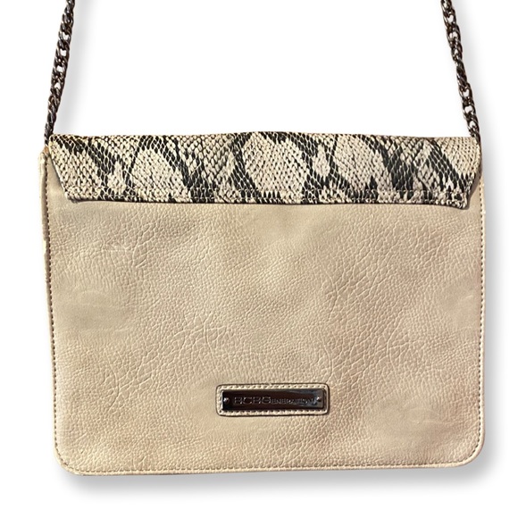 BCBGeneration envelope bag/clutch 🦋4/$20🦋 - Picture 7 of 8